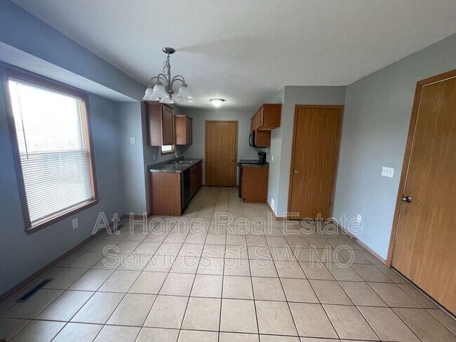 Foto del edificio - 3214 W Webster