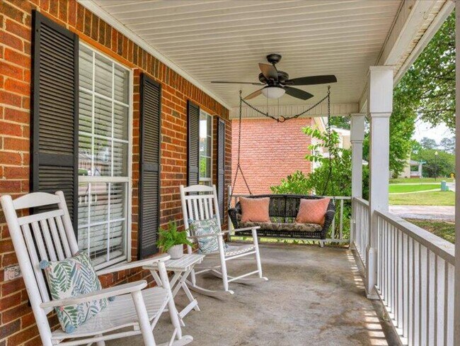 Foto del edificio - Evans 4 Bedroom