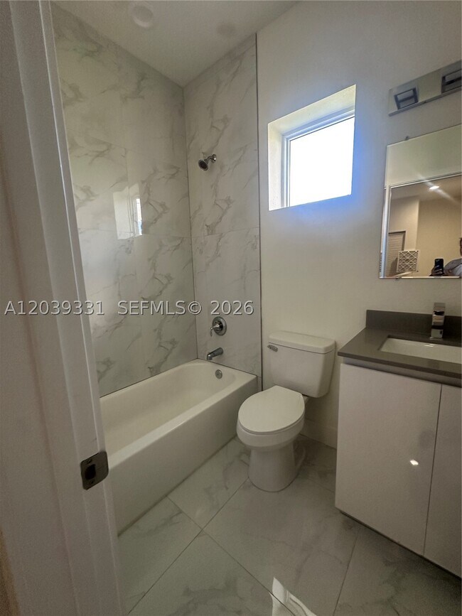 Building Photo - 6410 SW 139th Ave