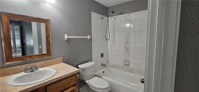 Foto del edificio - 606 SE 13th Ct