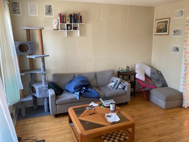 Building Photo - 2951-51A N Fratney St