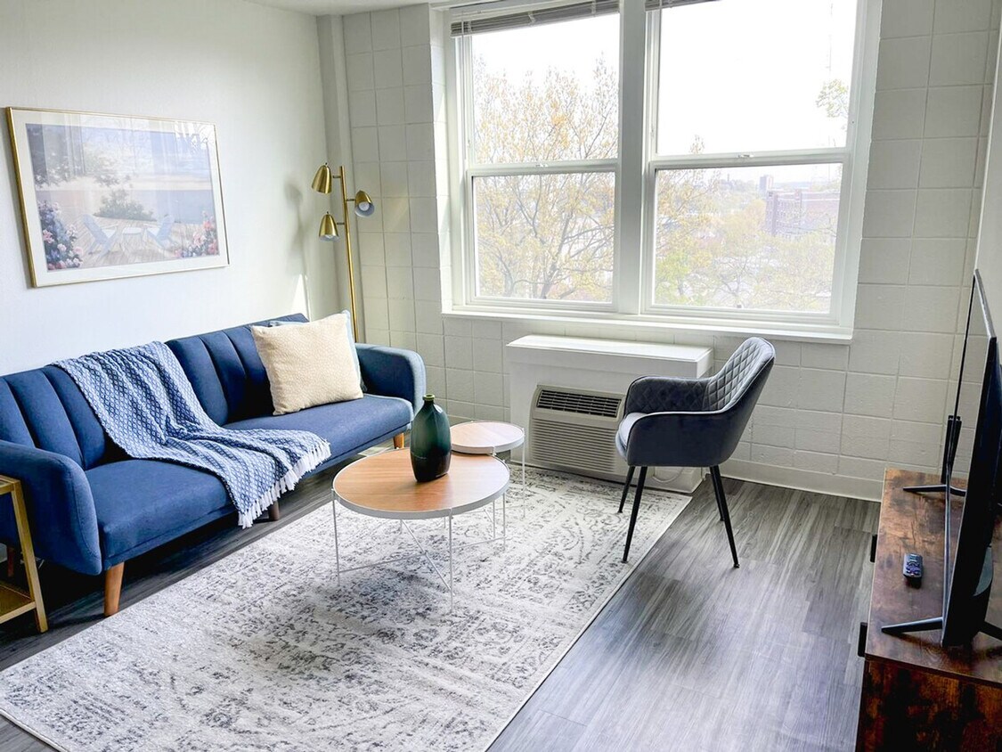 Foto principal - 334 William Howard Taft Rd