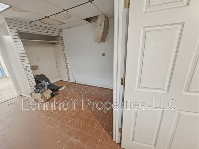 Building Photo - 206 Primrose St