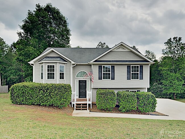 Building Photo - 114 Twin Oaks Ln