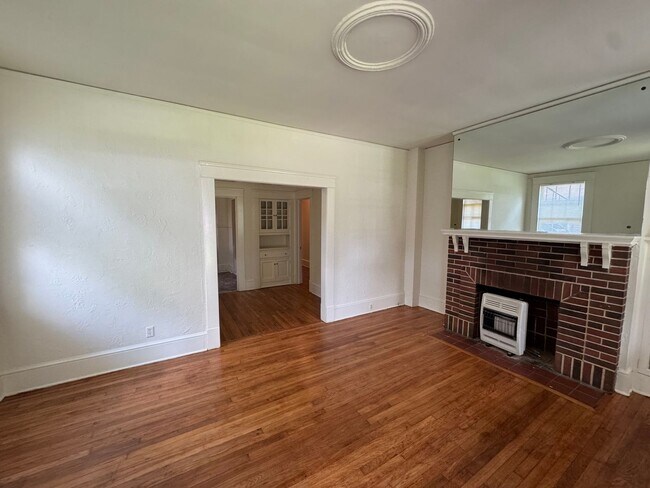 Foto del edificio - 2121 Winona Ave