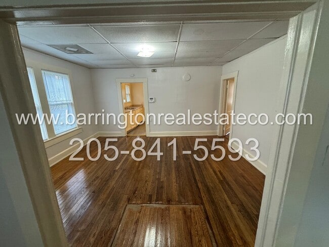 Building Photo - 806 12th Ave