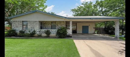 Building Photo - 305 David Davis Dr