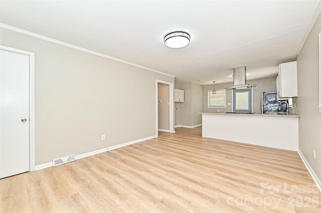 Building Photo - 321 Hamilton Dr NE