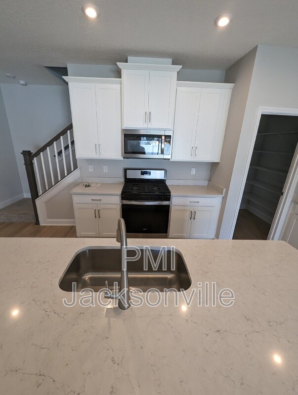 Building Photo - 251 Dahlia Falls Dr