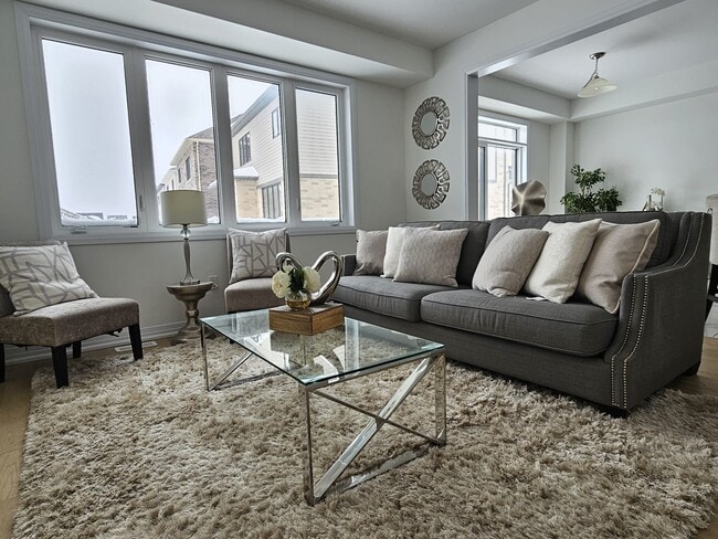 Building Photo - 30 Heritage Way