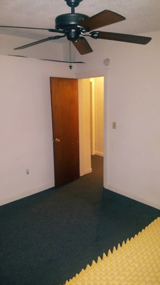 Building Photo - 117 S Van Buren St
