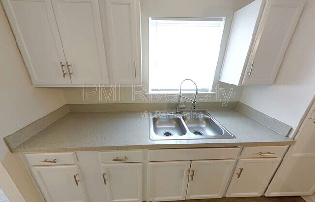 Foto del edificio - 1358 Prince St