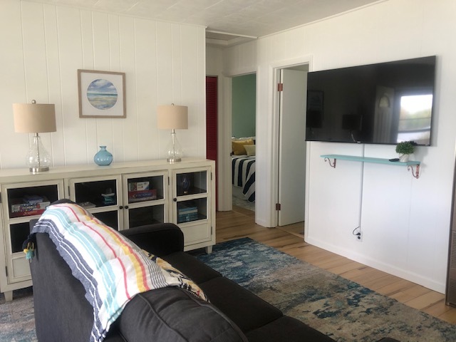 Sala de estar - 1221 Shady Ln