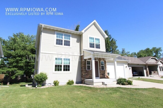 Foto del edificio - UPDATED KITCHEN!! 3 Bedroom, 2.5 Bath Home...