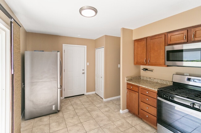 Building Photo - 164 Galewood Dr
