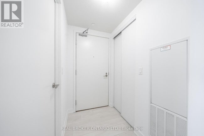 Building Photo - 6 Sonic Way