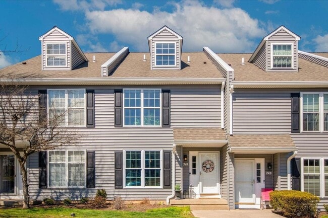4 Bedroom 2 Bath Townhome in Exton Station - 4 Bedroom 2 Bath Townhome in Exton Station