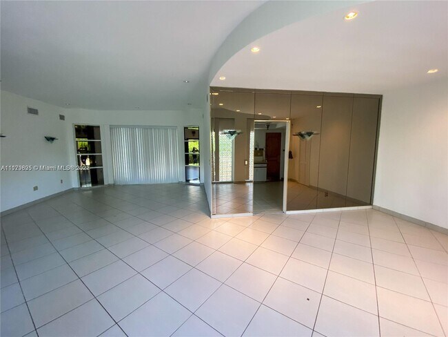 Building Photo - 9761 W Bay Harbor Dr