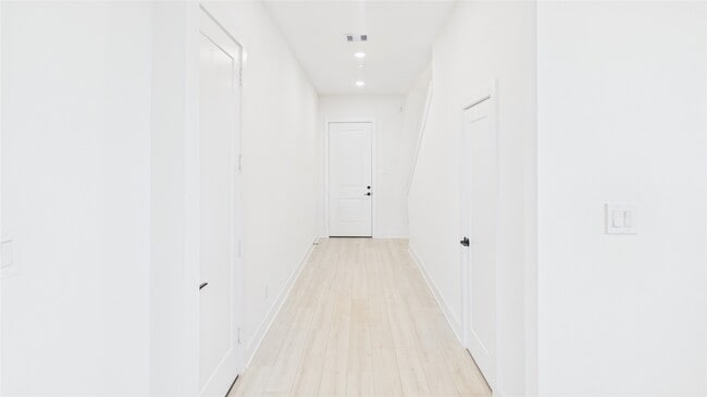 Building Photo - 9606 Valeca Dr