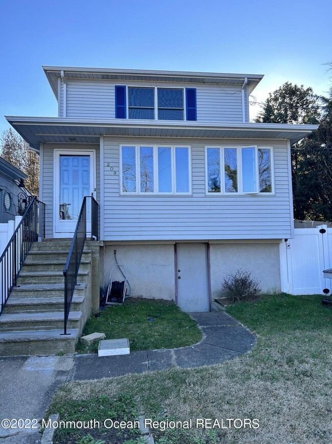 Building Photo - 209 Linden Ave