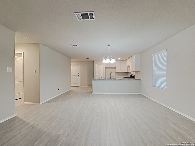 Foto del edificio - 5550 Basil Chase