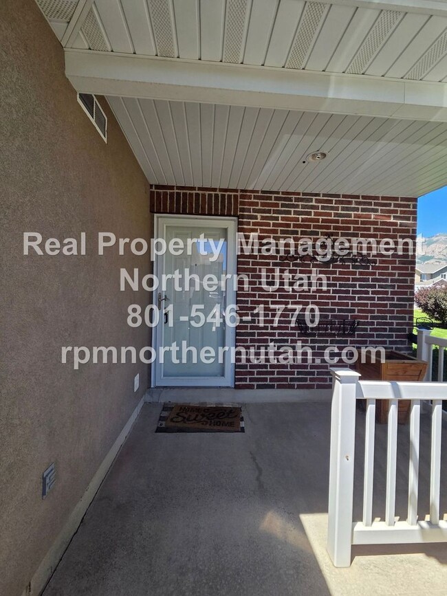 Building Photo - 152 W 2525 N