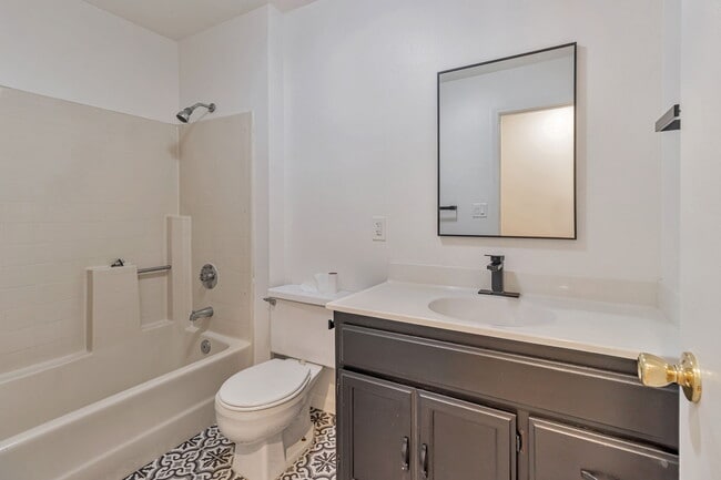 Photo - 255 Fanyon St House