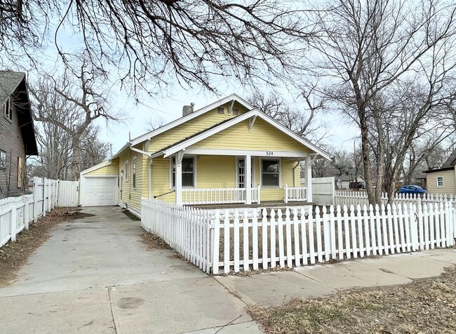 Building Photo - 2 Bed, 1 Bath Bungalow