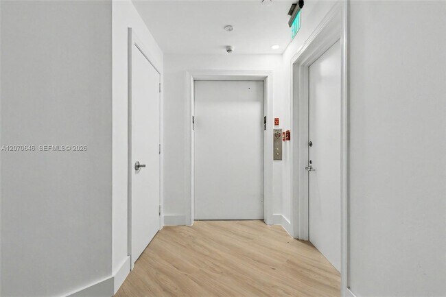 Foto del edificio - 731 Crandon Blvd
