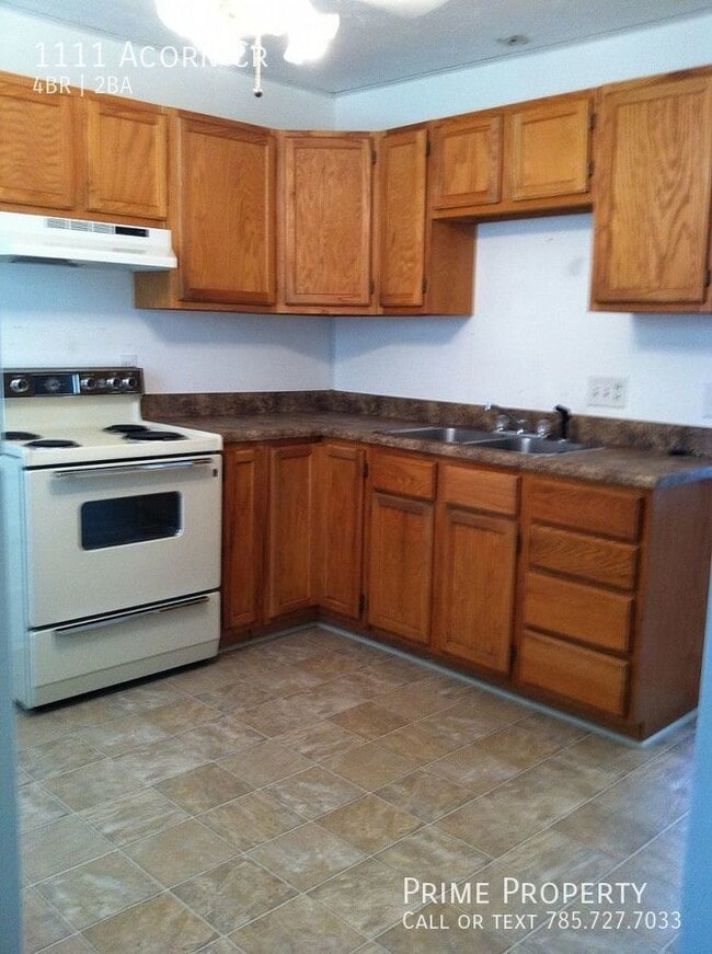 Building Photo - 1111 Acorn Cr