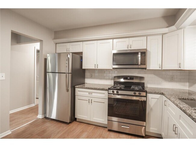 Building Photo - 6418 Knoll St