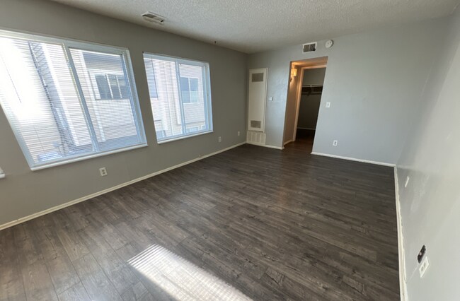 Foto del edificio - Studio Apartment in High Hollows Condominiums