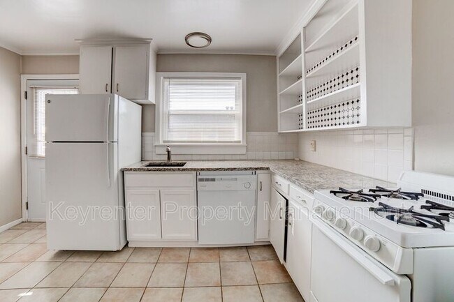 Foto del edificio - 1416 S Quaker Ave