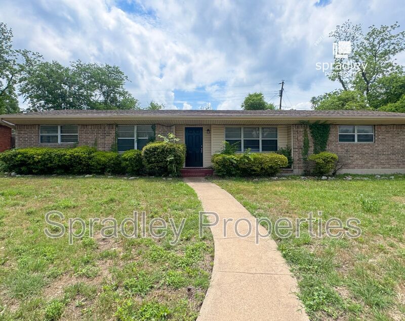 Primary Photo - 3213 Pin Oak Dr