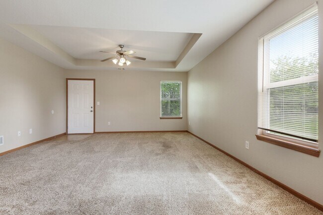 Building Photo - Two story, 3 bedroom, 2 Bath Duplex