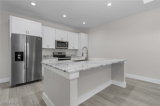 Foto del edificio - 26221 Sandhill Blvd