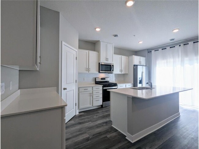 Building Photo - 17092 Dysart Pl