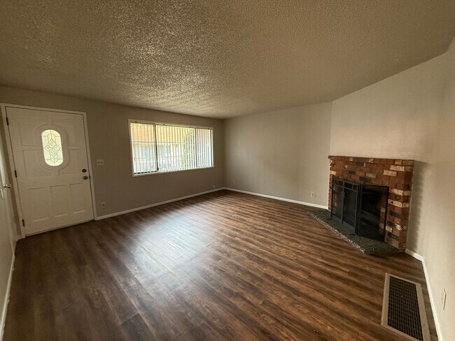 Foto del edificio - 2318-2320 E Dalke Ave