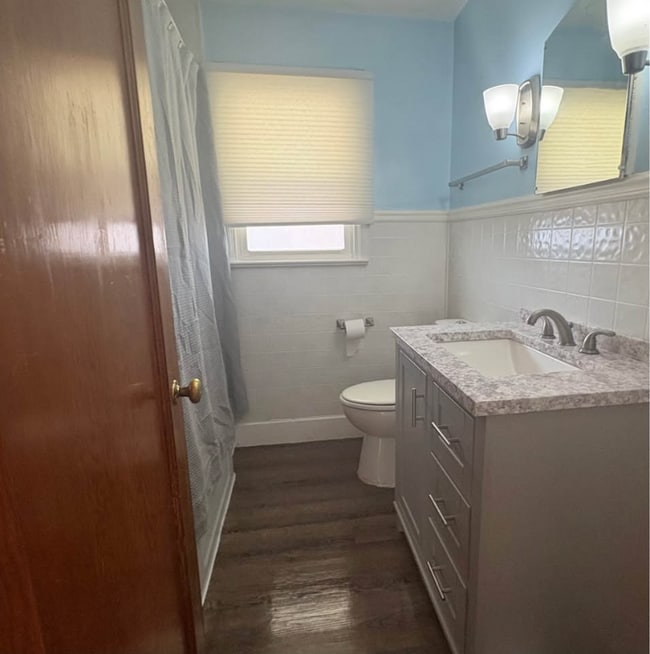 Building Photo - 1620 E 18th St