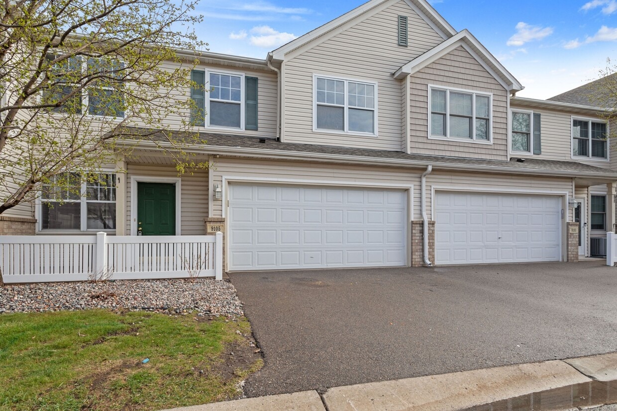 Primary Photo - 9105 Holly Ln N