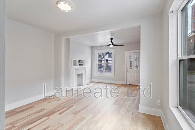 Foto del edificio - 716 E 1st Ave