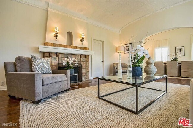Building Photo - 4 br, 3.5 bath Condo - 239 S Orange Dr # L