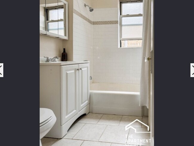 Photo - 1932 W Winona St Apartment