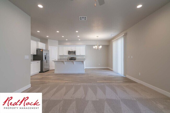 Foto del edificio - Modern 4-Bed Townhome in Hurricane Heights