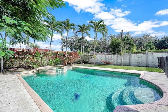 Foto del edificio - 5781 SW 25th St