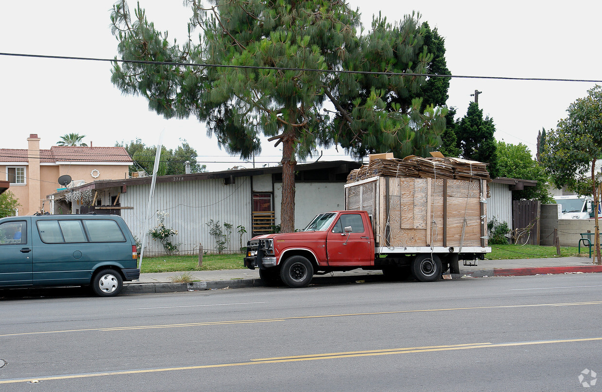 Building Photo - 2718 Mcfadden Ave