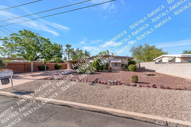Building Photo - 5111 E Peach St