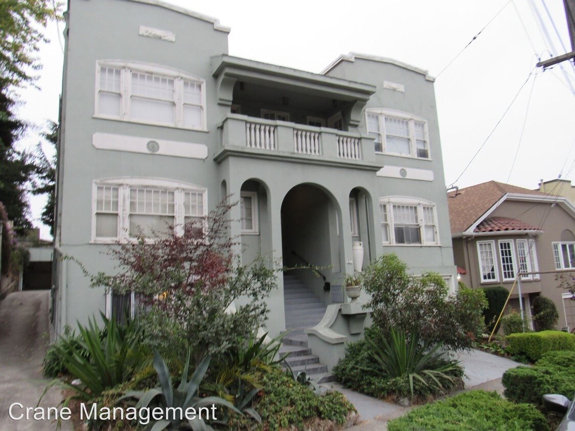 Primary Photo - 811-819 MacArthur Blvd