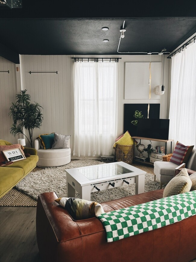 Building Photo - 100 State St N