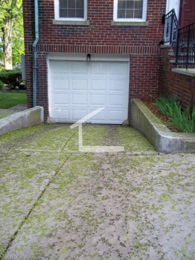 Building Photo - nice 4 bed in Newton